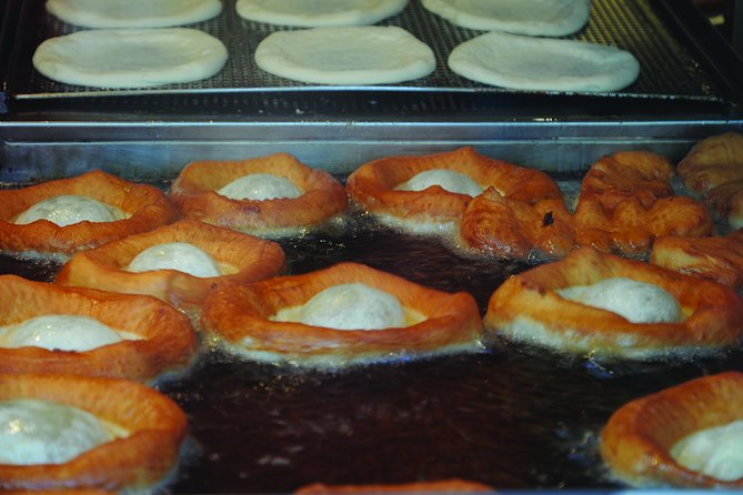 A delicacy tour through Munich's old town - Starting with syrup and bread at Isartor