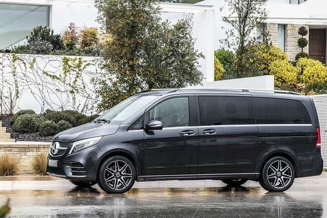 Arrival Transfer Munich Train Station to Munich by Luxury Van - Help for older relatives and tired arrivals