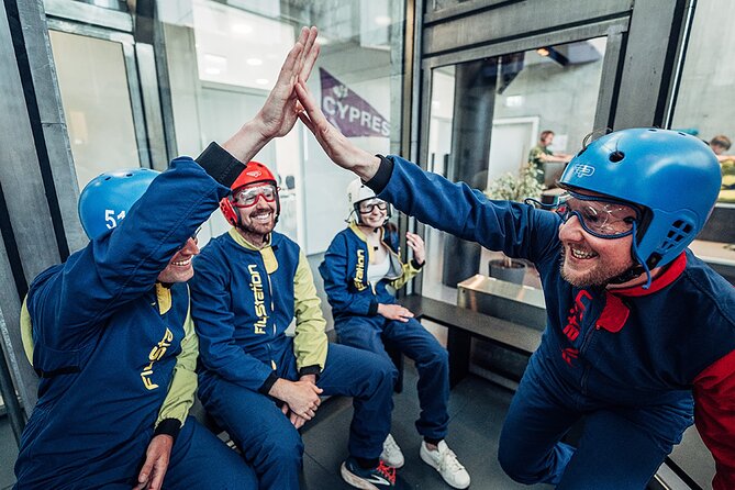 Bodyflying & Indoor Skydiving at FlyStation Munich - The instructor show and the extra height