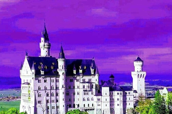 Comfort Mini-Van & Professional and FRiENDLY Guide: CUSTOMIZED 1-DAY TOUR from Munich - Zugspitze is a full mountain day