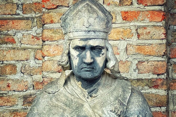 Death and Chocolate: Walking Tour of Munich's Old South Cemetery - Who should book this Munich walk?
