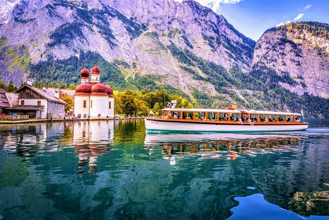 Eagle's Nest, Lake Königssee and 'Fuehrer Headquarters' Private Tour from Munich - From Munich to the Bavarian Alps by private minivan