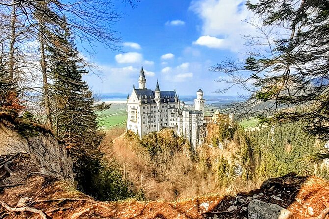 EXCLUSiVE SKIP-THE-CROWDS Neuschwanstein and Linderhof Castle Tour from Munich INCL. TICKETS - Neuschwanstein, from village to mountaintop