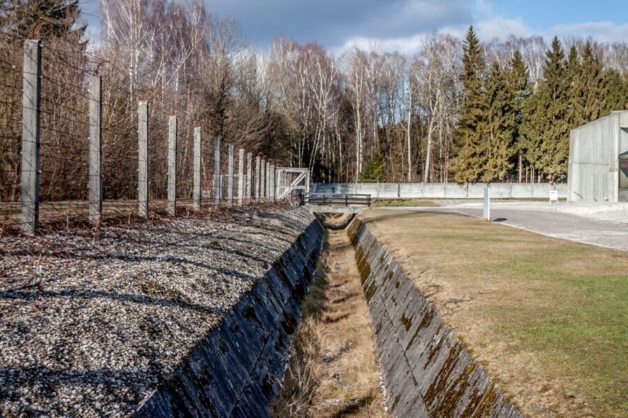 From Munich: Dachau Memorial Site Full-Day Tour - Appellplatz, the Bunker, and camp discipline