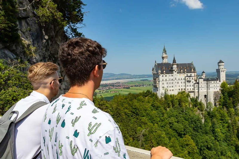 From Munich: Neuschwanstein & Linderhof Castle Full-Day Trip - Guide quality and tour style