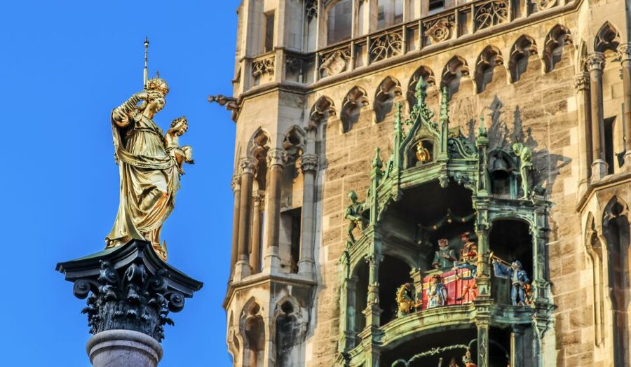 Marienplatz and Viktualienmarkt Private Tour and Tasting - St. Peter’s Church and the first dose of sacred art