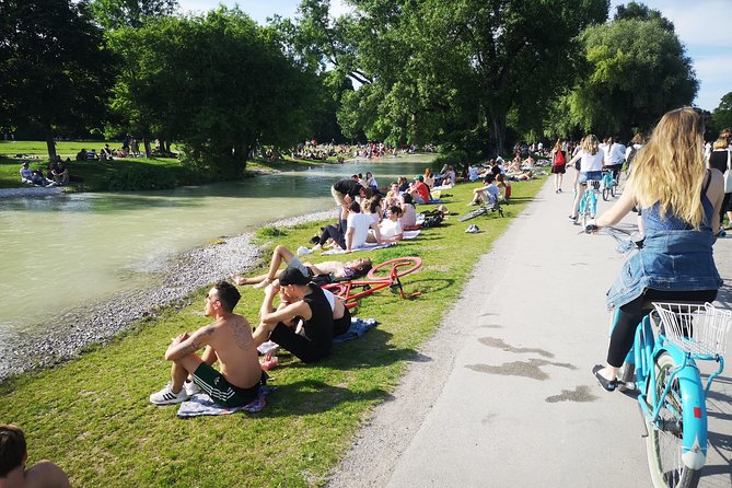 Mini Classic Bike Tour @ 4pm incl. Beer Garden & Surfers 2,5 hrs - Hofgarten, a calm pause before the park