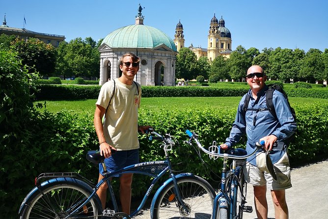 Mini Classic Bike Tour @ 4pm incl. Beer Garden & Surfers 2,5 hrs - English Garden and the famous river surfers