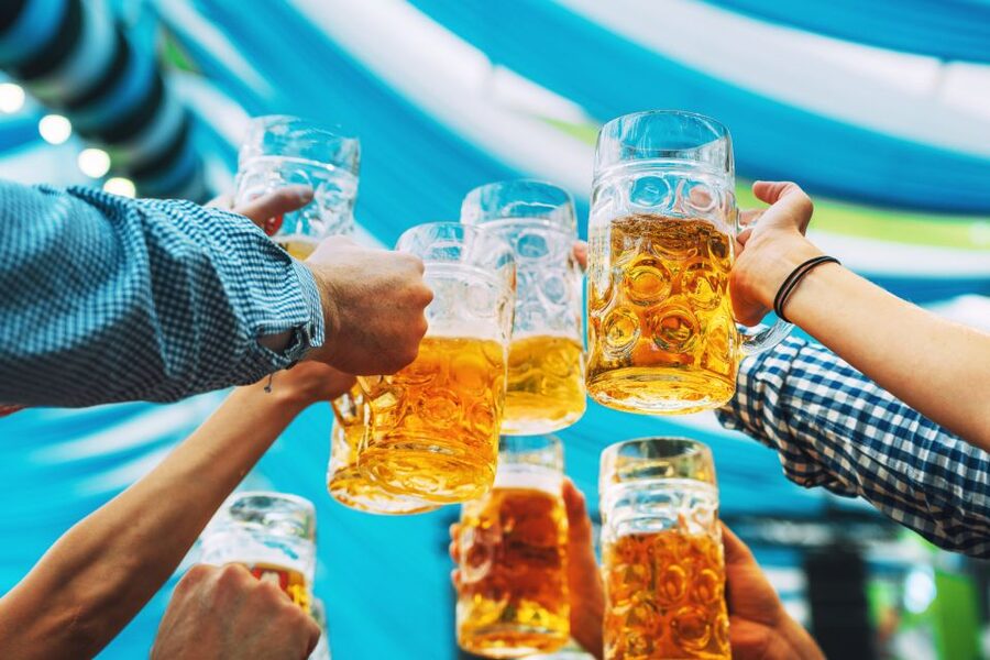München: Oktoberfest Experience and Lunch in Tent - The opening walk through Oktoberfest