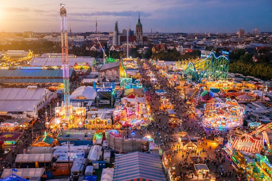 München: Oktoberfest Experience and Lunch in Tent - Inside the traditional tent