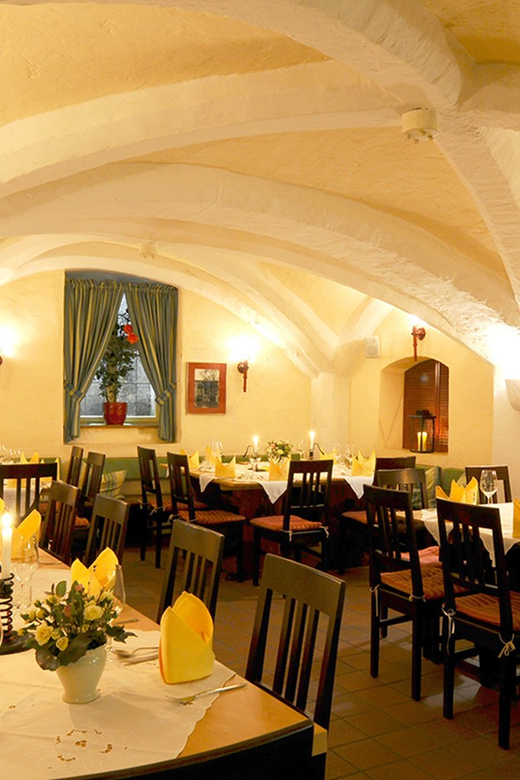 Munich: 3-Hour Culinary Nightwatch Tour - Torture, prison, and the Old Court