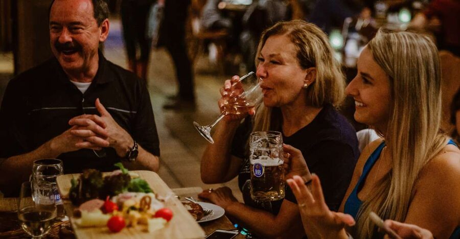 Munich: Beer and Food Tour with Dinner & Oktoberfest Museum - Why this makes a good first evening in Munich
