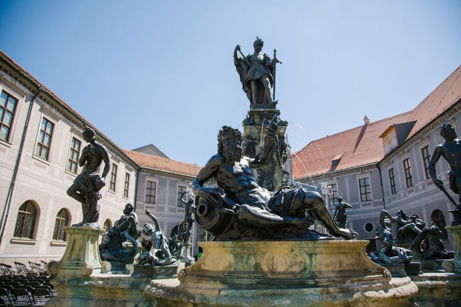 Munich: Bike Tour with Beer Garden Break - Bikes, fitness, weather, and family considerations