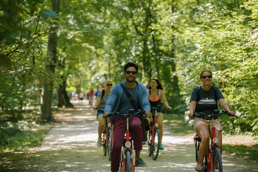 Munich: Bike Tour with Beer Garden Break - How the guides shape the experience