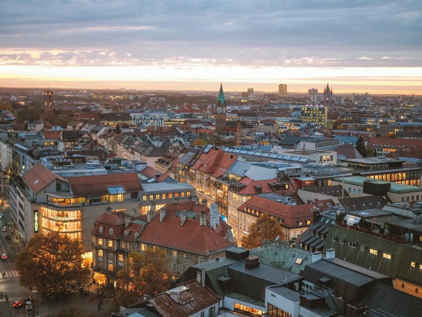 Munich: Christmas Market Magic Walking Tour with a Local - A Warm Start at Café Frischhut