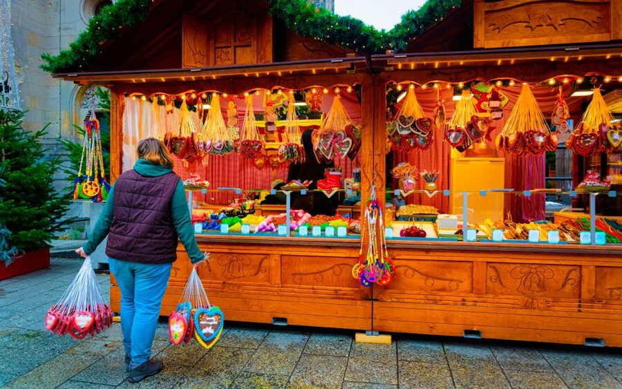 Munich: Christmas Market Magic Walking Tour with a Local - Handmade Gifts and Local Shopping