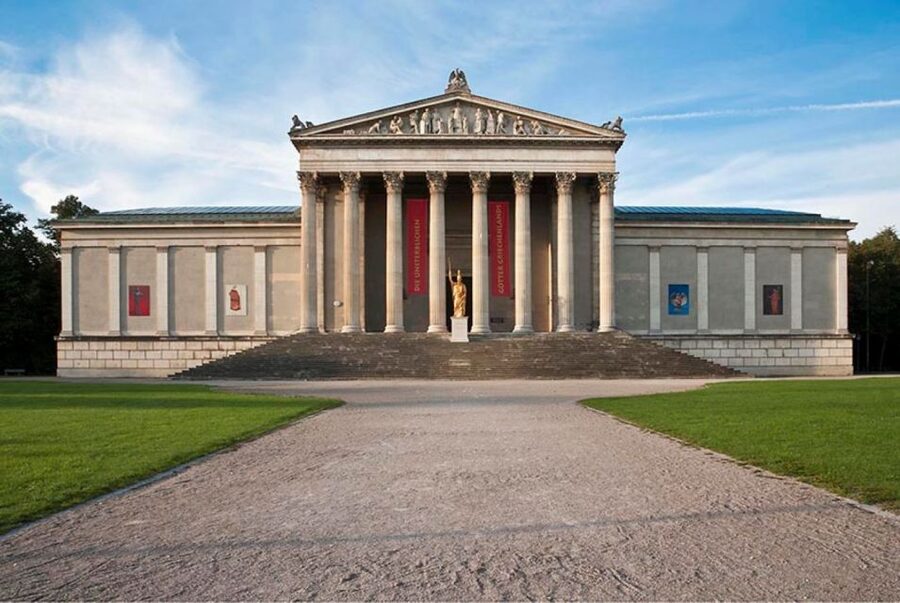 Munich: City Pass 45+ Top Attractions and Public Transport - Football, Film, and Family Attractions