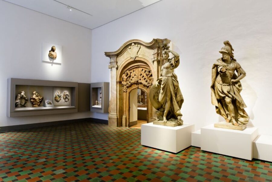 Munich: City Pass 45+ Top Attractions and Public Transport - The Hop-On Hop-Off Bus and City Tours