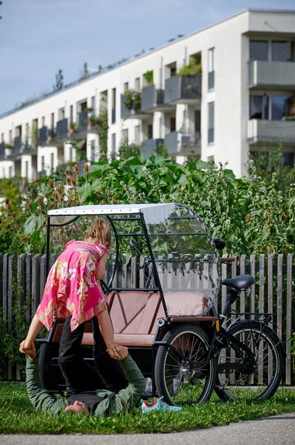 Munich: Day-rent rickshaw and explore Munich yourself - English Garden is the natural final stretch