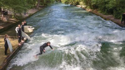 Eisbachwelle River Surfing Experience