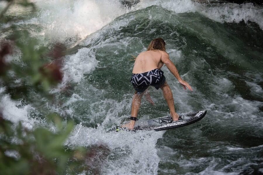 Munich: Eisbachwelle River Surfing Experience - The best time and preparation for the session