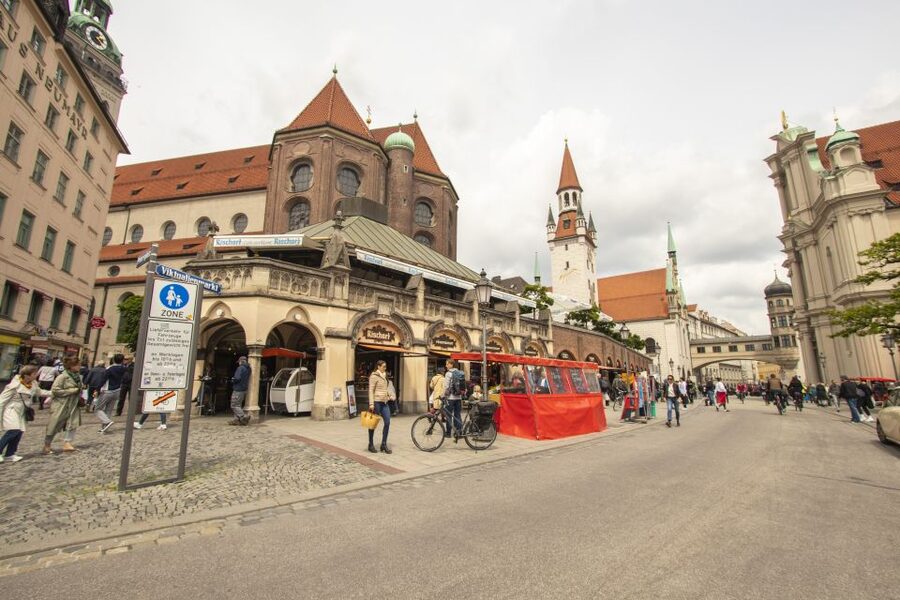 Munich: Express Walk with a Local in 90 minutes - Viktualienmarkt: where the city’s food culture comes alive