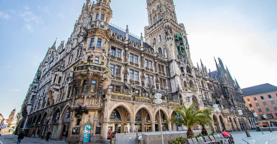 Munich: Express Walk with a Local in 90 minutes - Marienplatz: Munich’s grand opening scene