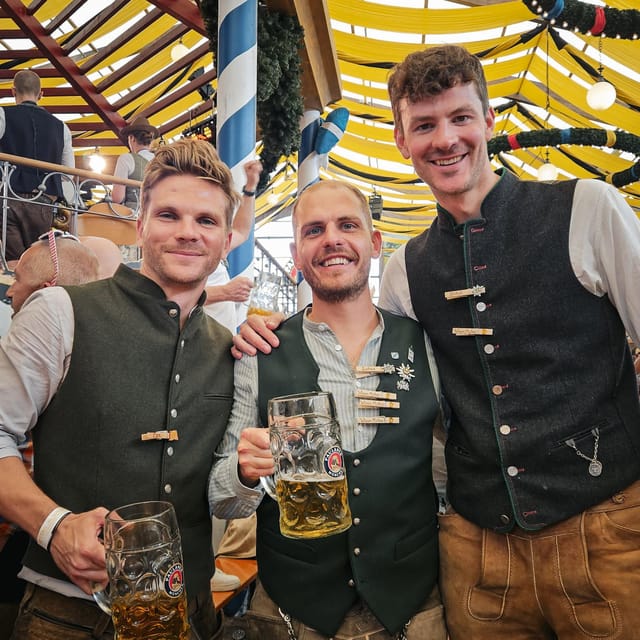 Munich: Guided Oktoberfest Experience with Beer and Lunch - Why reserved seating matters at Oktoberfest