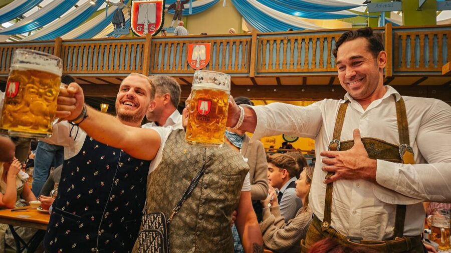 Munich: Guided Oktoberfest Experience with Beer and Lunch - Meeting near Westendstraße with a welcome beer