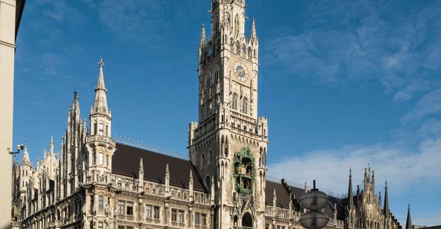 Munich: Guided Tour of the historic Town Hall on Marienplatz - Key points to know before you book