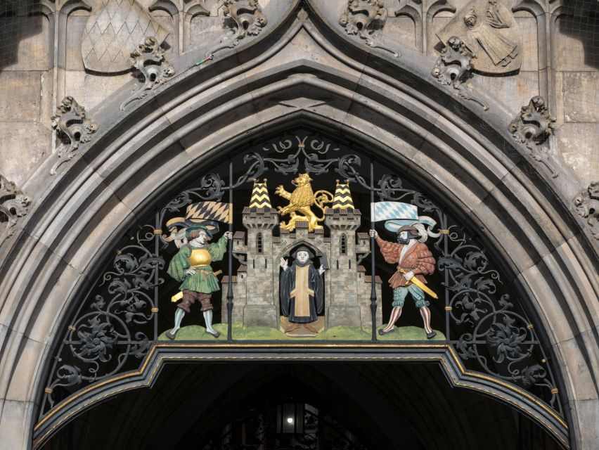 Munich: Guided Tour of the historic Town Hall on Marienplatz - Meeting at Marienplatz and entering the building