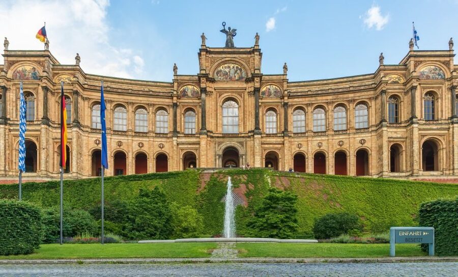 Munich: Highlights Private Bike Tour with Licensed Guide - The 6-hour route: English Garden, Isar, and the city beyond the center