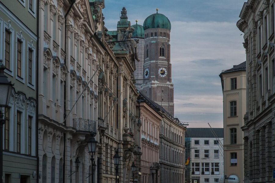 Munich - Illuminati & other Secret Societies, Tour in German - Promenadeplatz and the political story of Bavaria