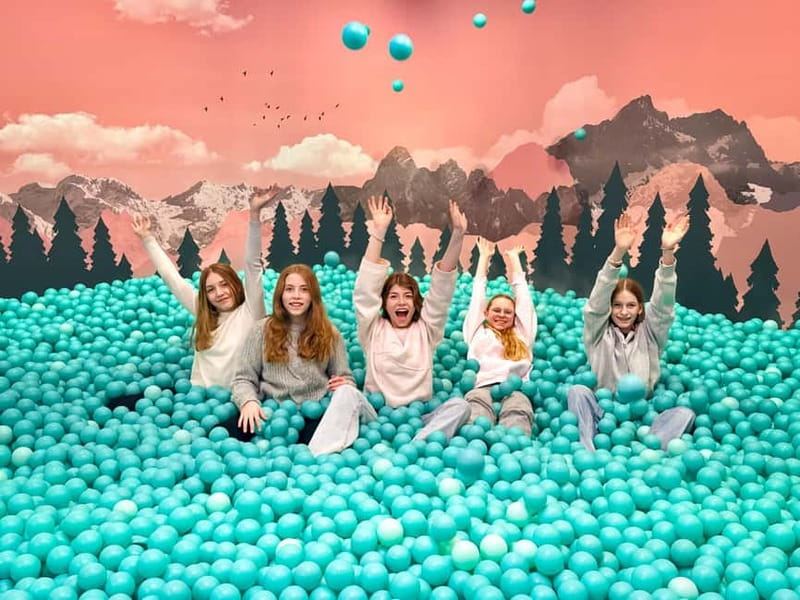 Munich: Magic Bavaria - Museum of Fun, Photos and Illusions - The King’s Hall and the Upside-Down Illusions