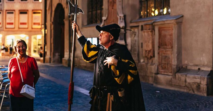 Munich: Middle Ages Tour with Night Watchman - Viktualienmarkt and punishments for bad bakers