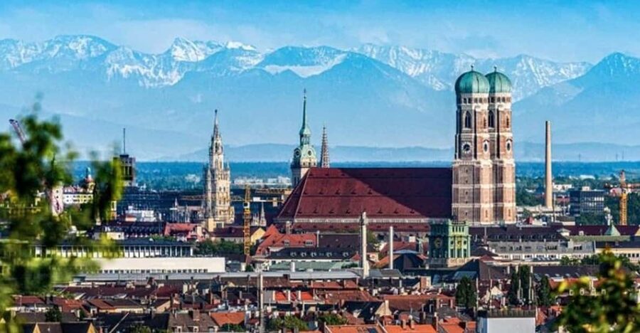 Munich: Must-See Attractions Walking Tour - Hofbräuhaus, where beer and royal history meet