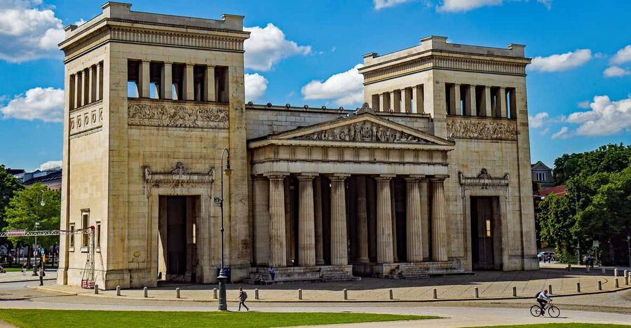 Munich: National Socialism Historical Tour in GERMAN - The former Führerbau and the Munich Agreement