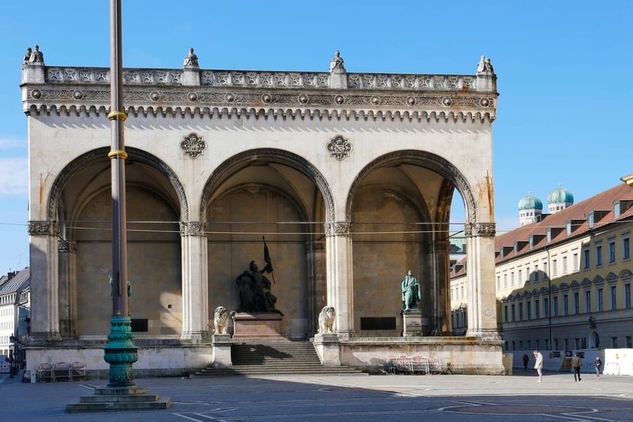 Munich: National Socialism Historical Tour in GERMAN - Walking along Briennerstrasse