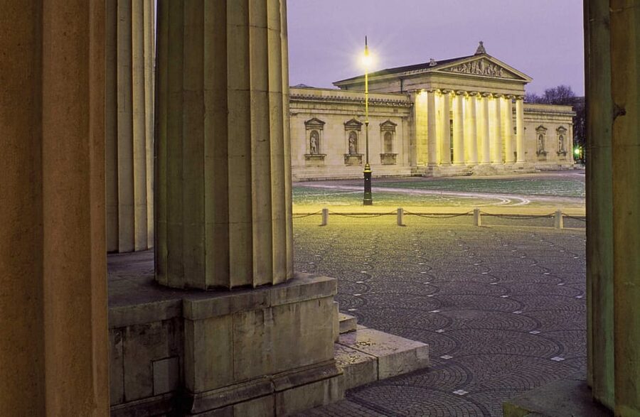 Munich: National Socialism Historical Tour in GERMAN - Starting at Königsplatz