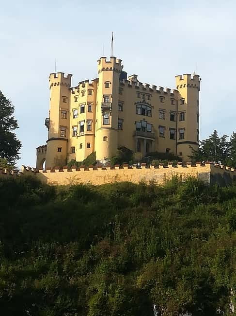 Munich: Neuschwanstein Castle and Linderhof Palace Day Trip - Starting at Munich Central Station