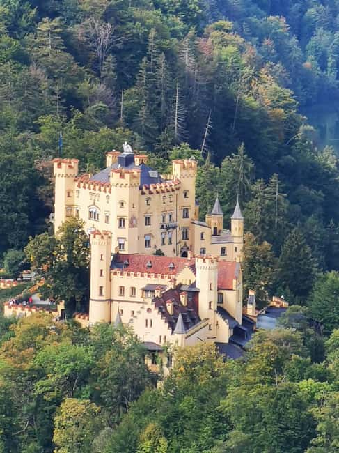 Munich: Neuschwanstein Castle by Bus with Alpine Bike Ride - The lunch stop and Bavarian food