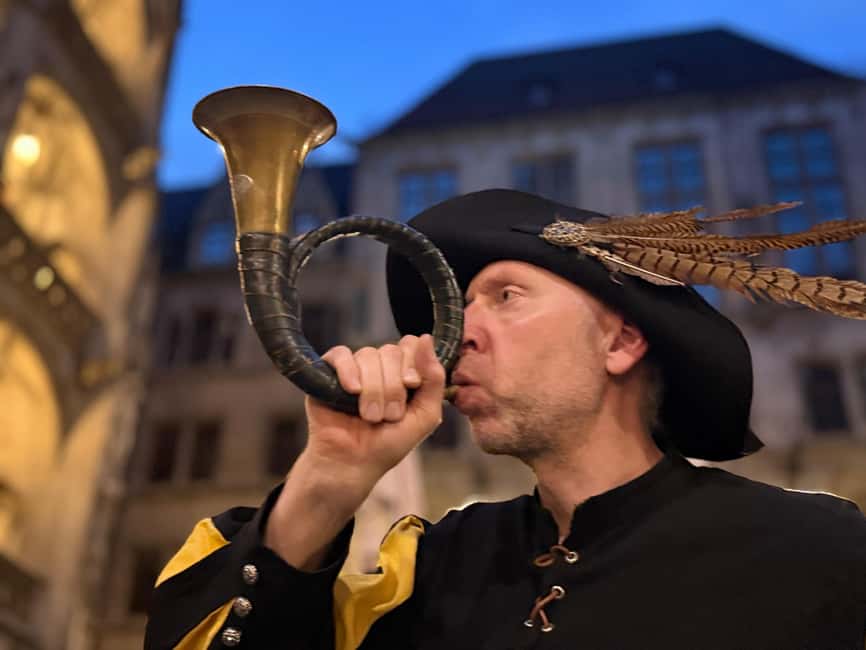 Munich: Night Watchman Tour in English - Munich after dark, with the night watchman’s lantern