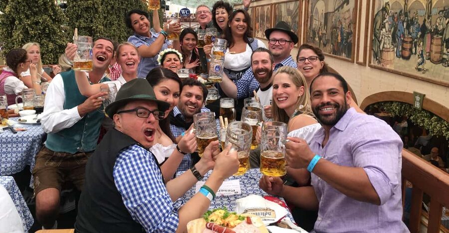 Munich Oktoberfest All-Inclusive Tour - Meeting at Mariensäule for breakfast and beer stories