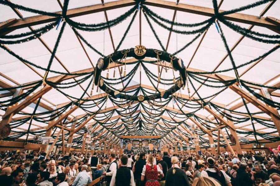 Munich: Oktoberfest Big Beer Tent Evening including table reservation - From Goetheplatz to the Wiesn in about 10 minutes