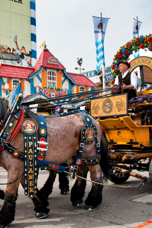 Munich: Oktoberfest Tour with Tent Reservation, Food & Beer - Why a reserved table changes Oktoberfest
