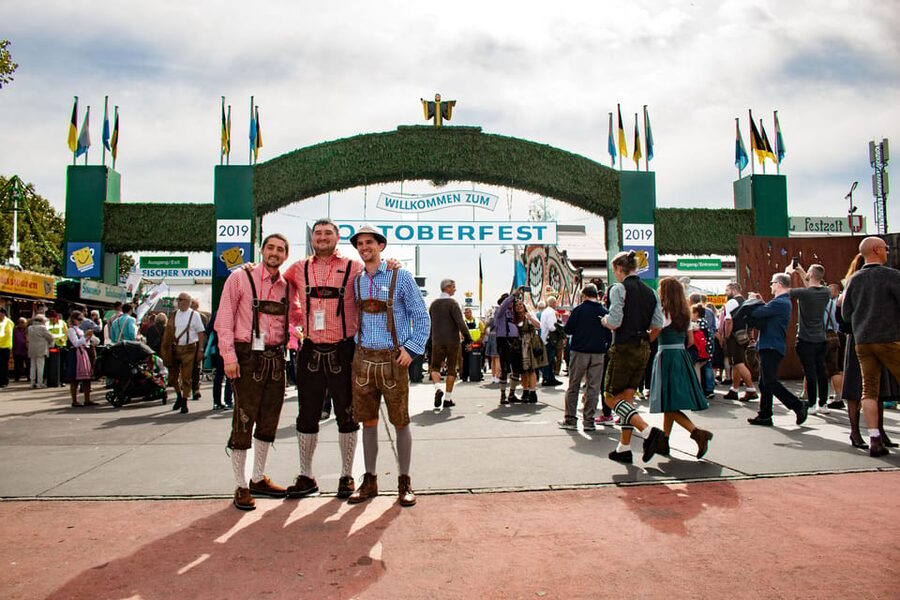 Munich: Oktoberfest Tour with Tent Reservation, Food & Beer - What to bring and what to leave behind