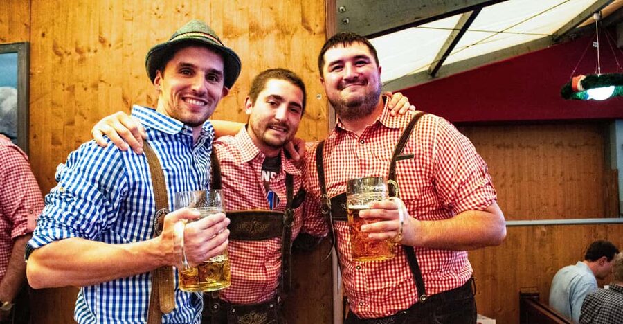 Munich: Oktoberfest Tour with Tent Reservation, Food & Beer - Starting at Karlsplatz and riding to the Wiesn