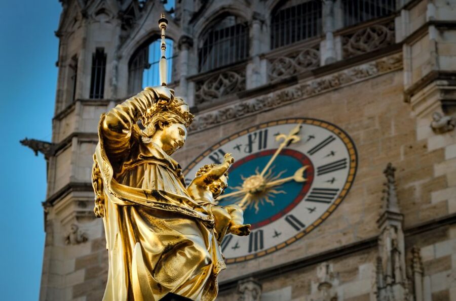 Munich: Old Town Highlights Private Walking Tour - Practical details that affect your day