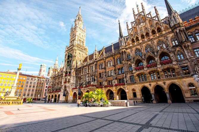 Munich: Old Town Highlights Private Walking Tour - Marienplatz gives you a quick start