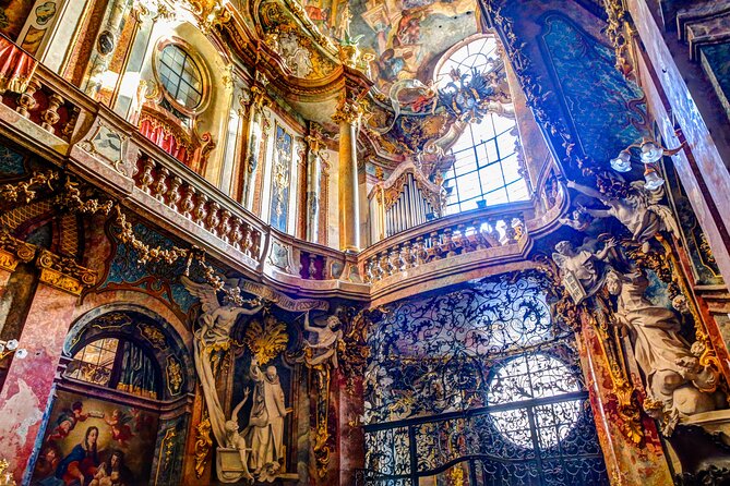 Munich: Old Town Highlights Private Walking Tour - The Residenz is worth the six-hour choice
